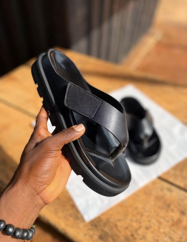Black cross-strap toe-loop sandal