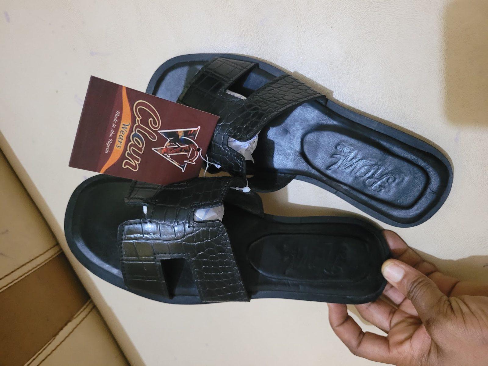 Black croc-effect cut-out slides