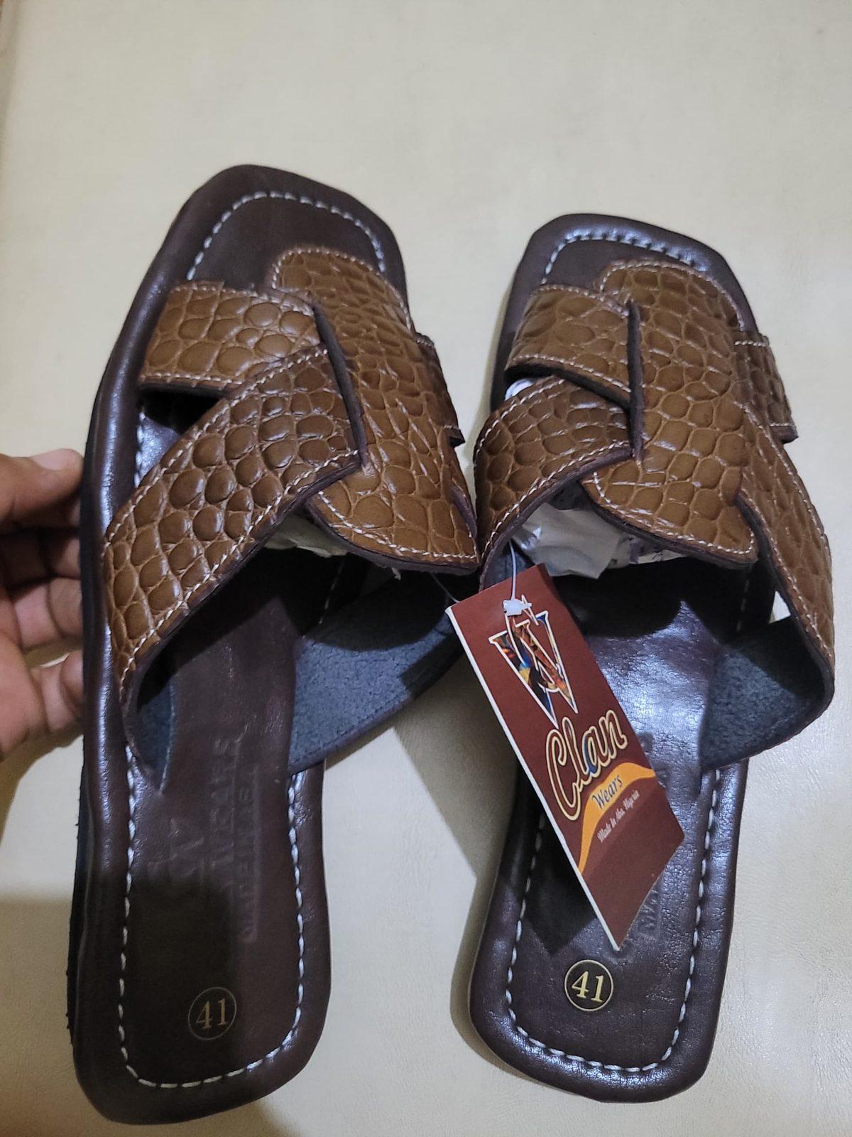 Brown croc-effect cross-strap slippers